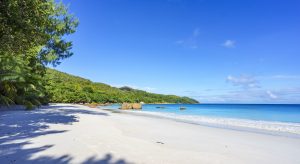 Strand Anse Lazio auf den Seychellen (Bigstock / Christian B)