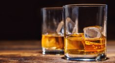 Whisky kommt nun ins Briefkastl (Bigstock.com / Jag_cz)