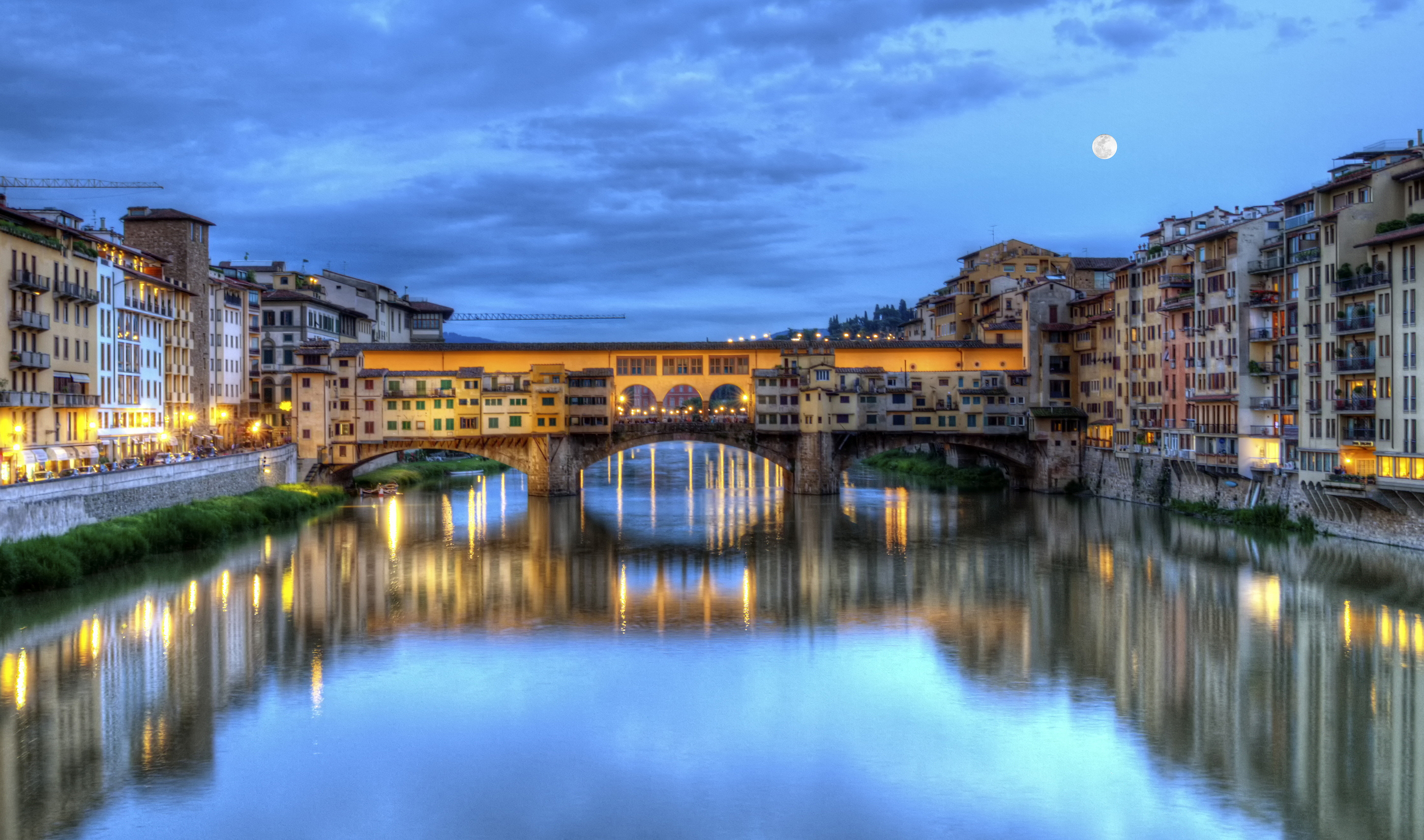 Ponte Vecchio bei Nacht (F: Bigstock / elenarts)