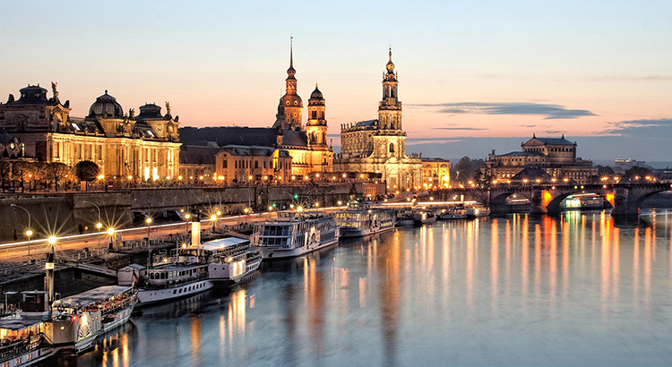 Dresden von der Elbe aus